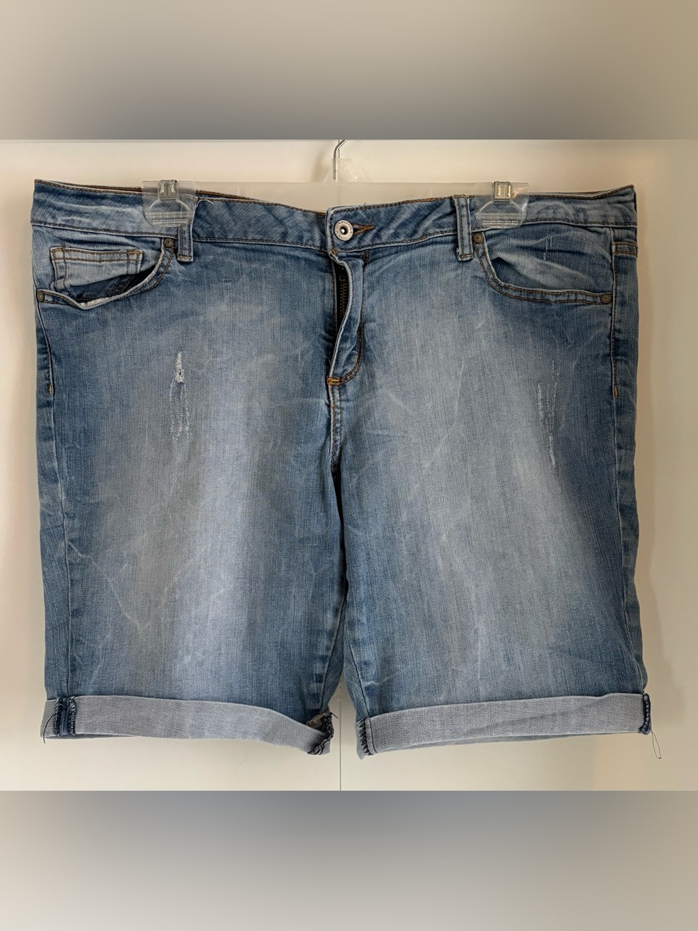 Arizona Jean Company Light Wash Women's Denim Shorts with Gold Embroidery